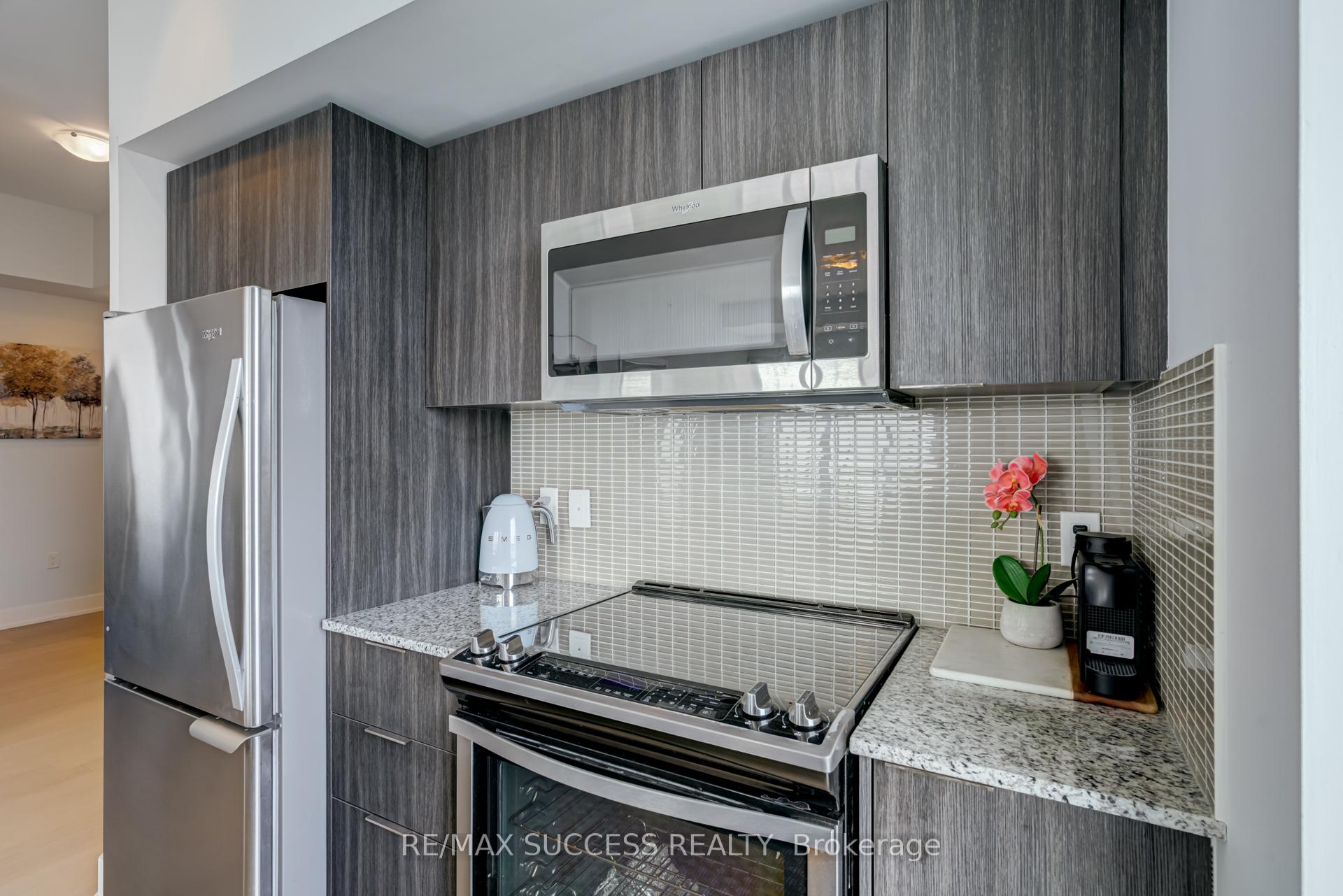 3 Bedrooms Condo at 20 Shore breeze, Toronto For sale