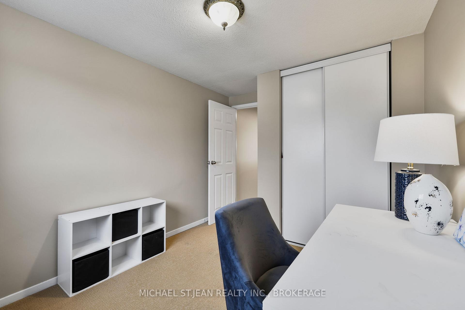 3 Bedrooms Condo at 1115 Paramount,  Hamilton For sale