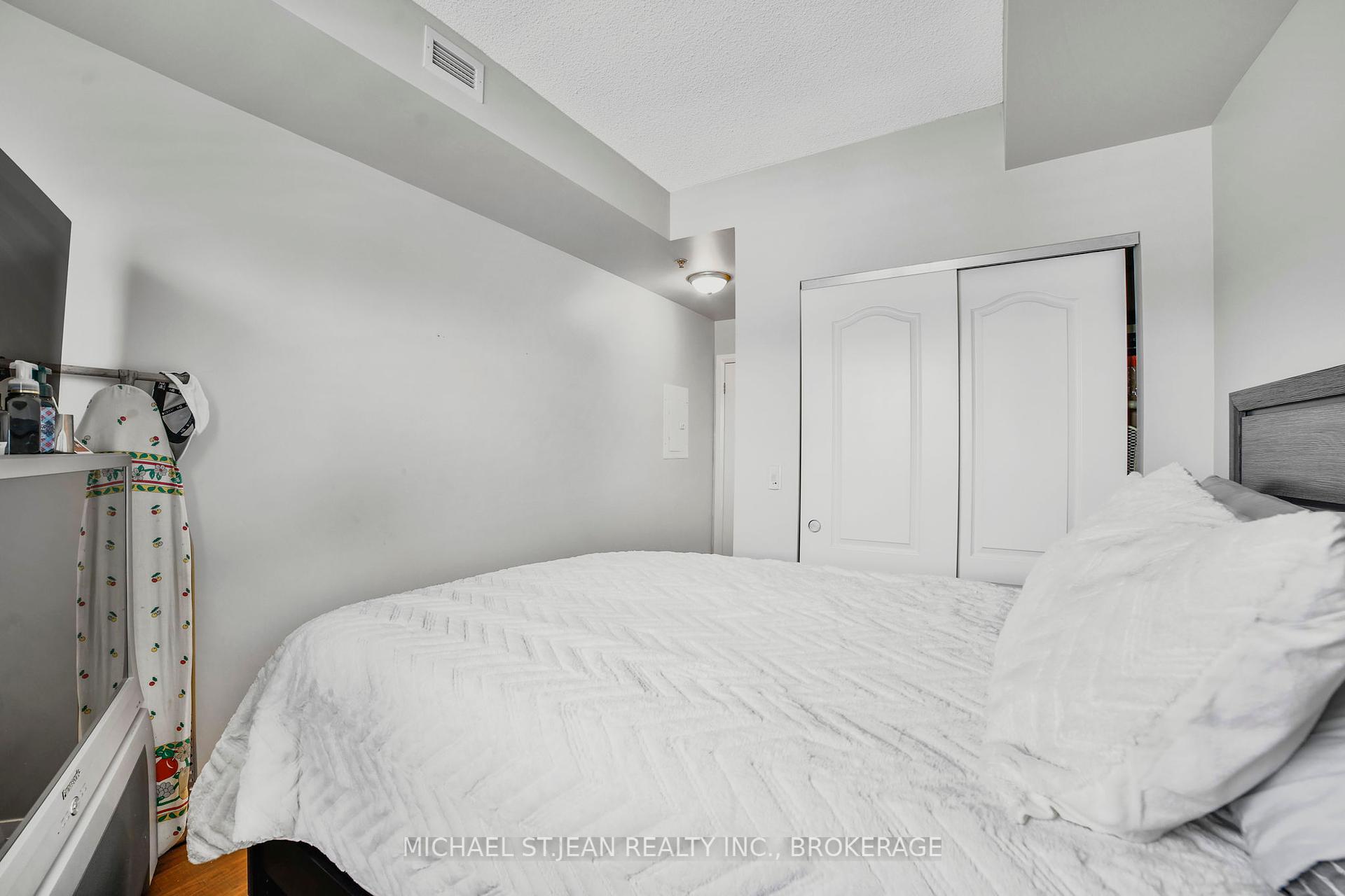 2 Bedrooms Condo at 319 Highway 8,  Hamilton For sale
