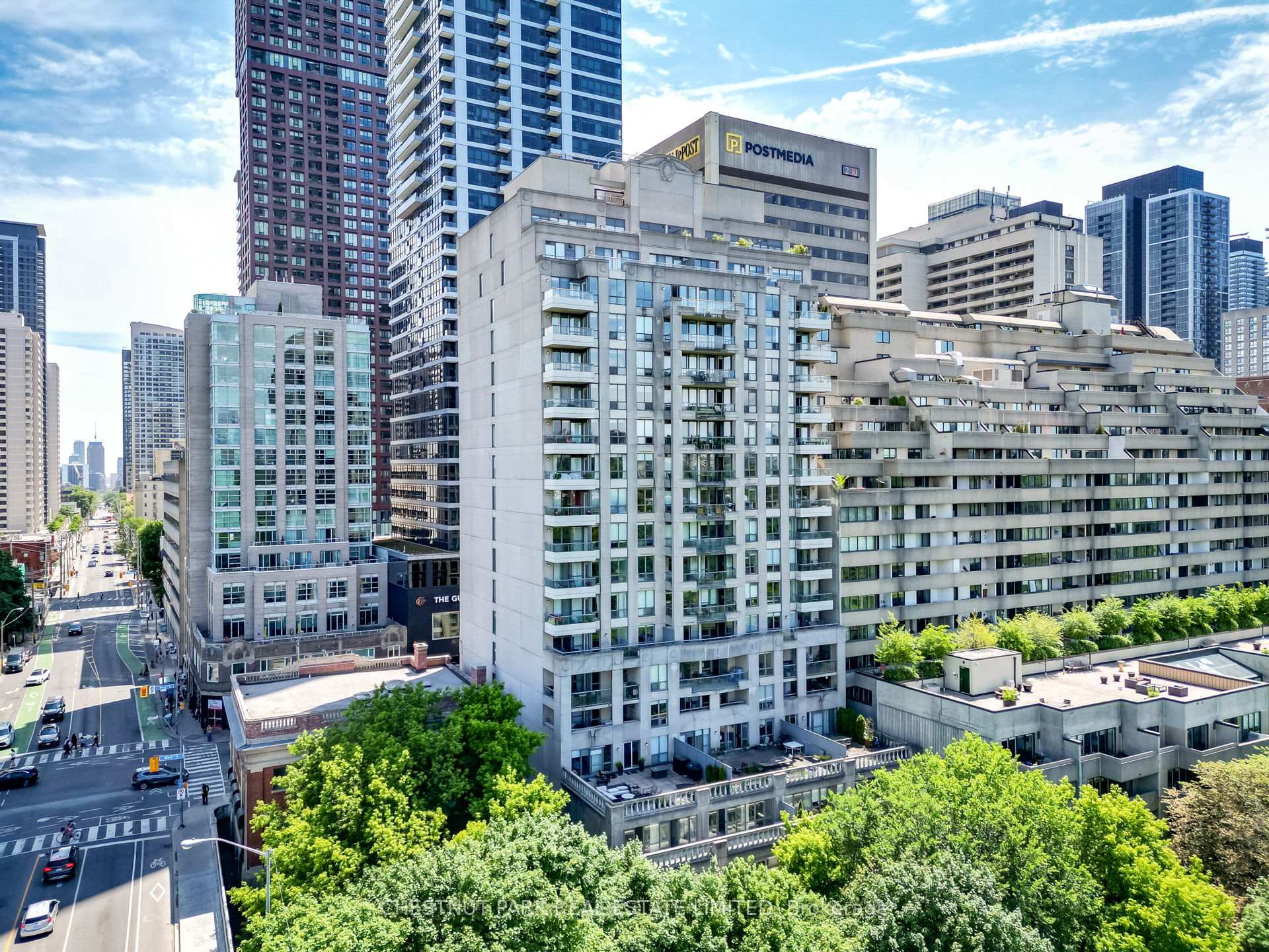 3 Bedrooms Condo at 388 Bloor, Toronto For sale