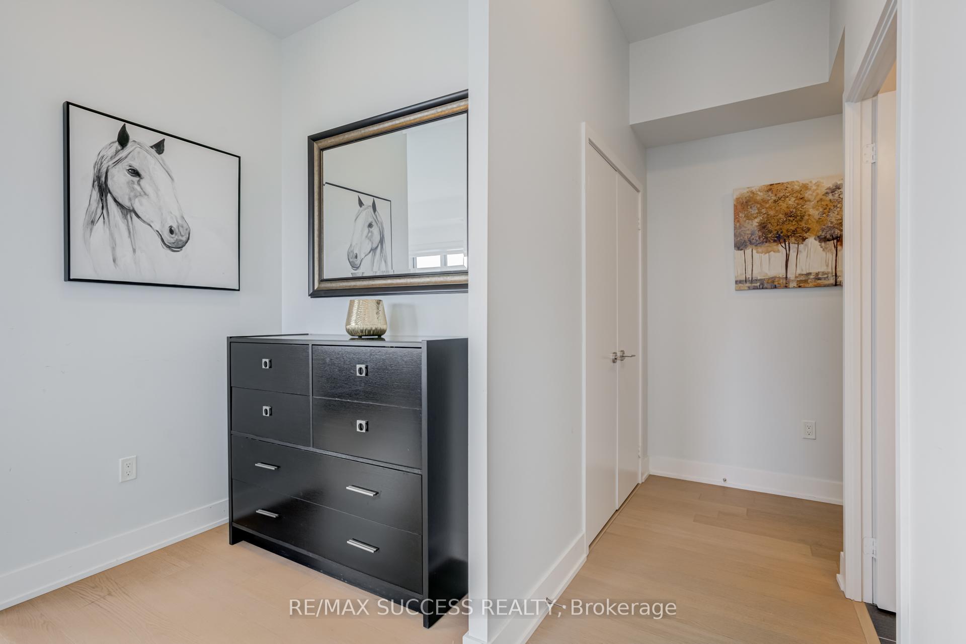 3 Bedrooms Condo at 20 Shore breeze, Toronto For sale