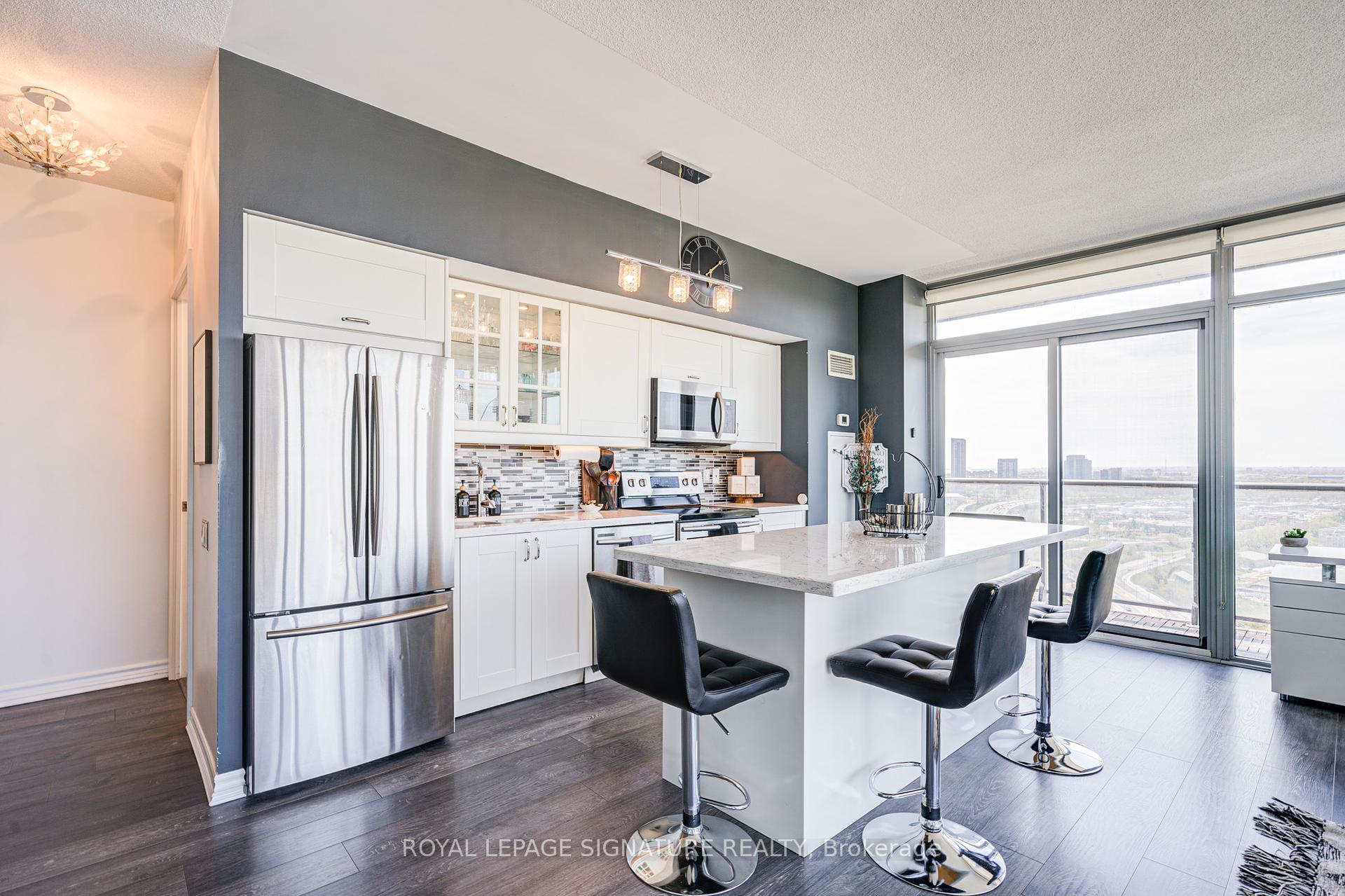 2 Bedrooms Condo at 105 The Queensway, Toronto For sale