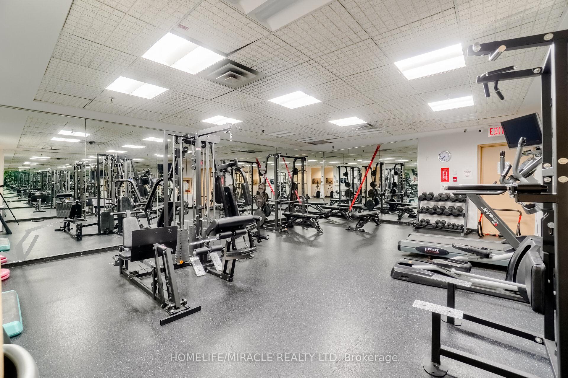 2 Bedrooms Condo at 50 Eglinton, Mississauga For sale