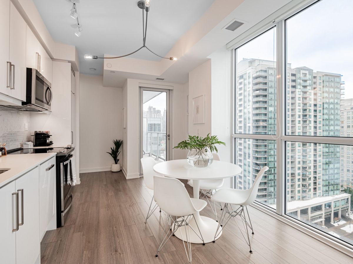 5180 Yonge Street 1107