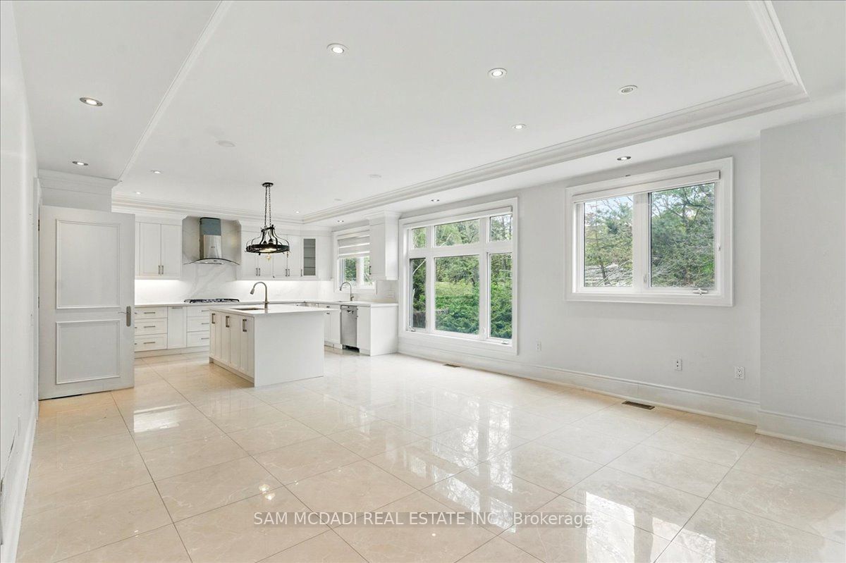 955 Albertson Crescent