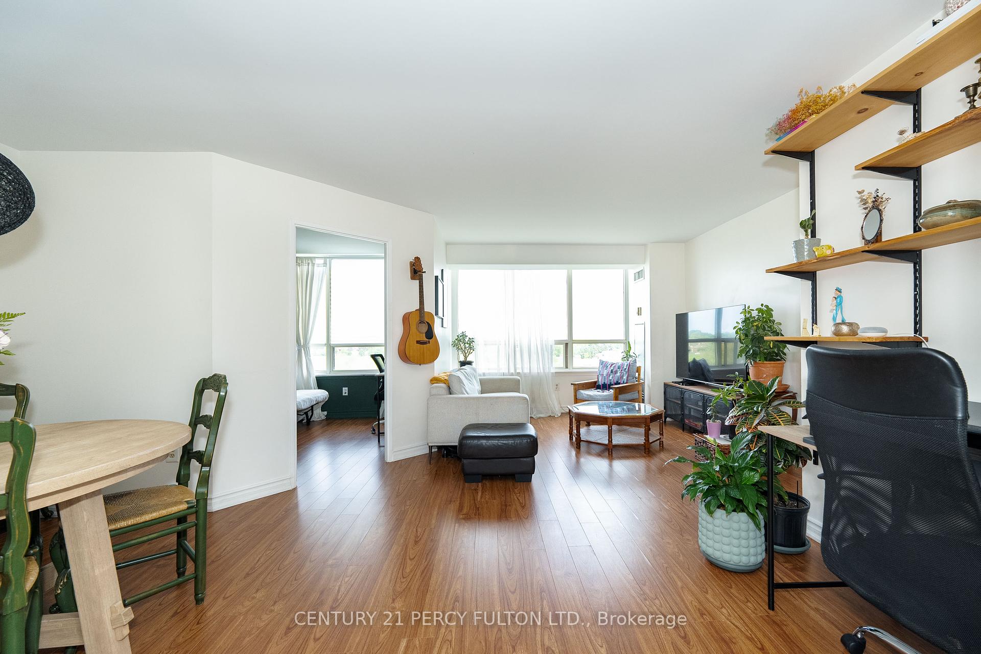 2 Bedrooms Condo at 3 Greystone Walk, Toronto For sale