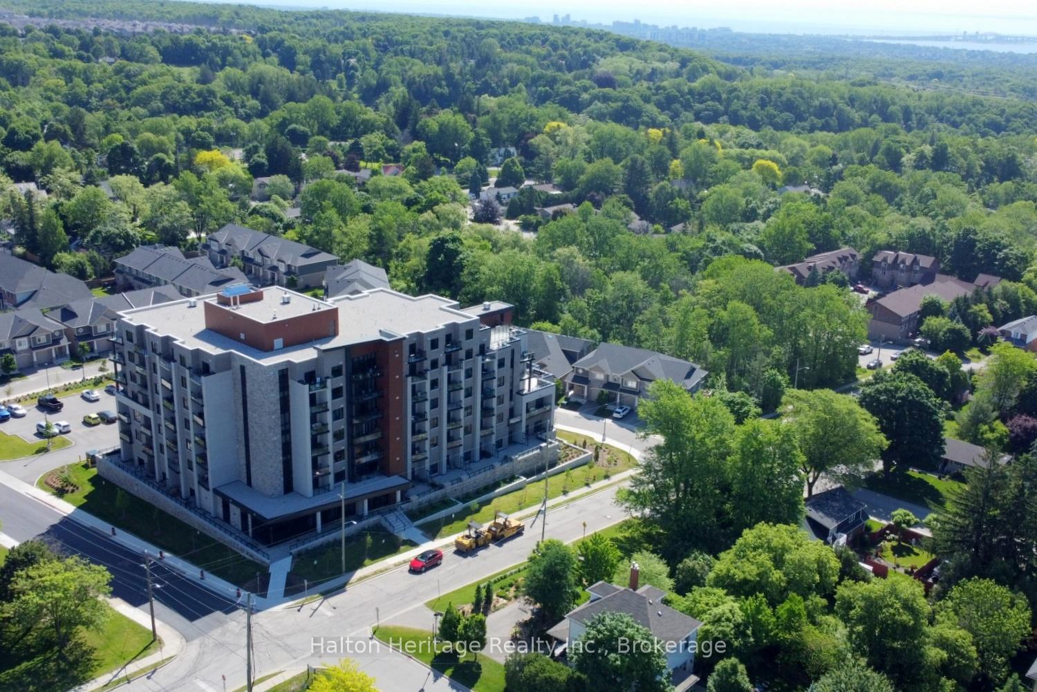 2 Bedrooms Condo at 30 Hamilton, Hamilton For sale