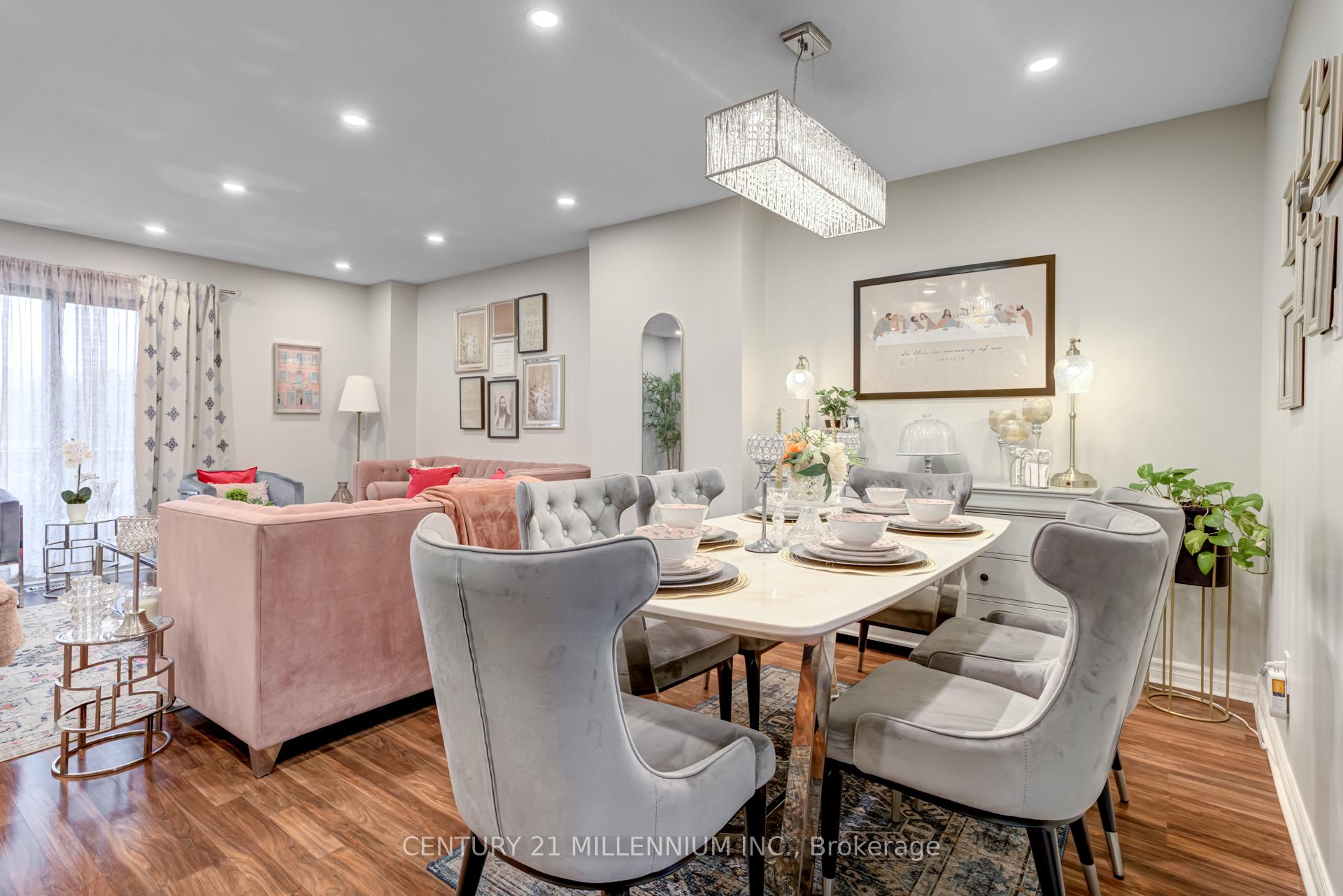 3 Bedrooms Condo at 1536 Sixth, Oakville For sale