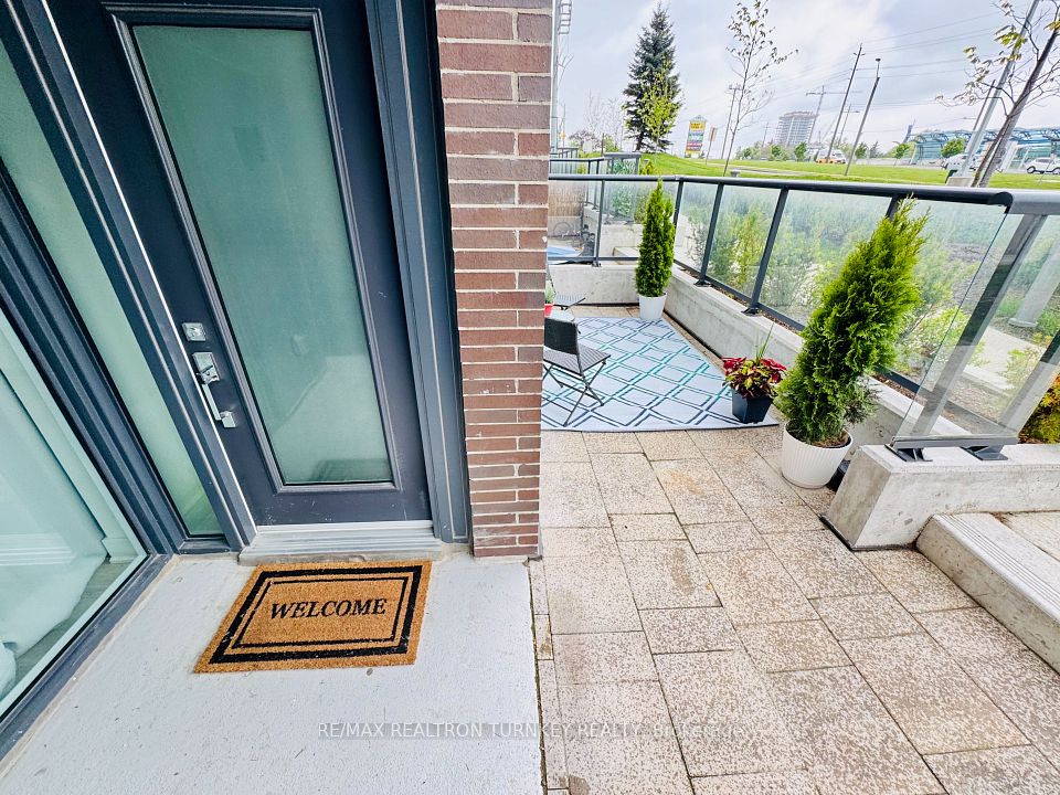 #018 - 185 Deerfield Road, Newmarket, ON L3Y 0G7