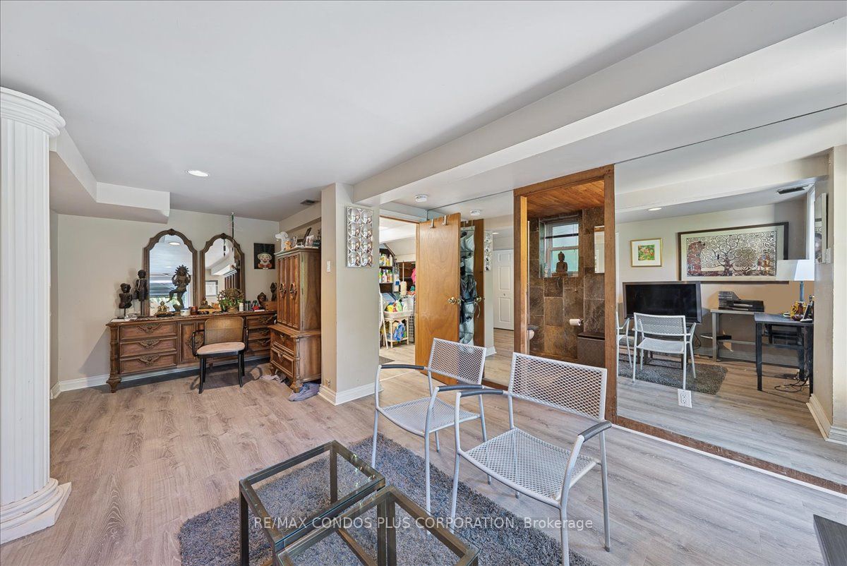 11 Ridgemoor Avenue