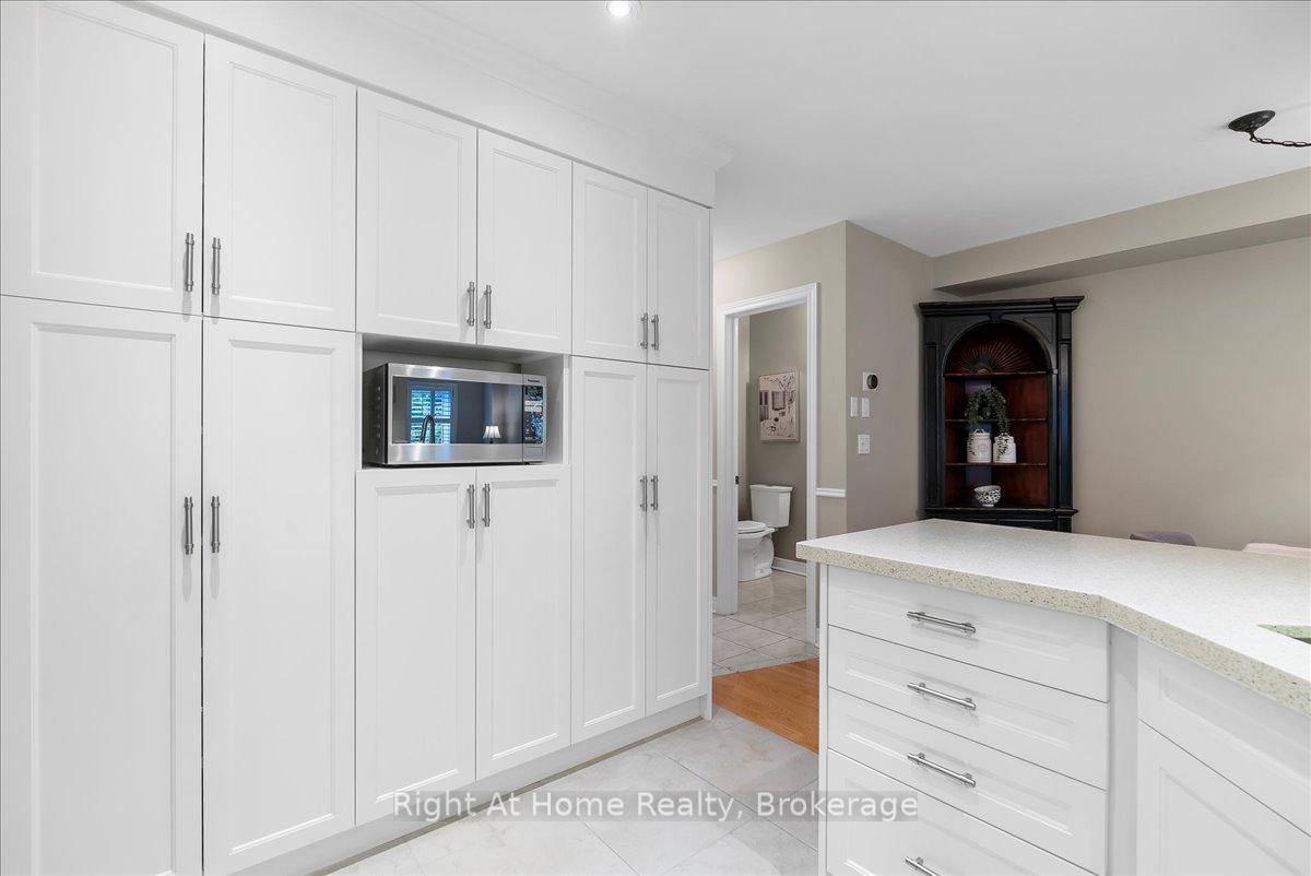 2 Bedrooms Condo at 2250 Rockingham, Oakville For sale