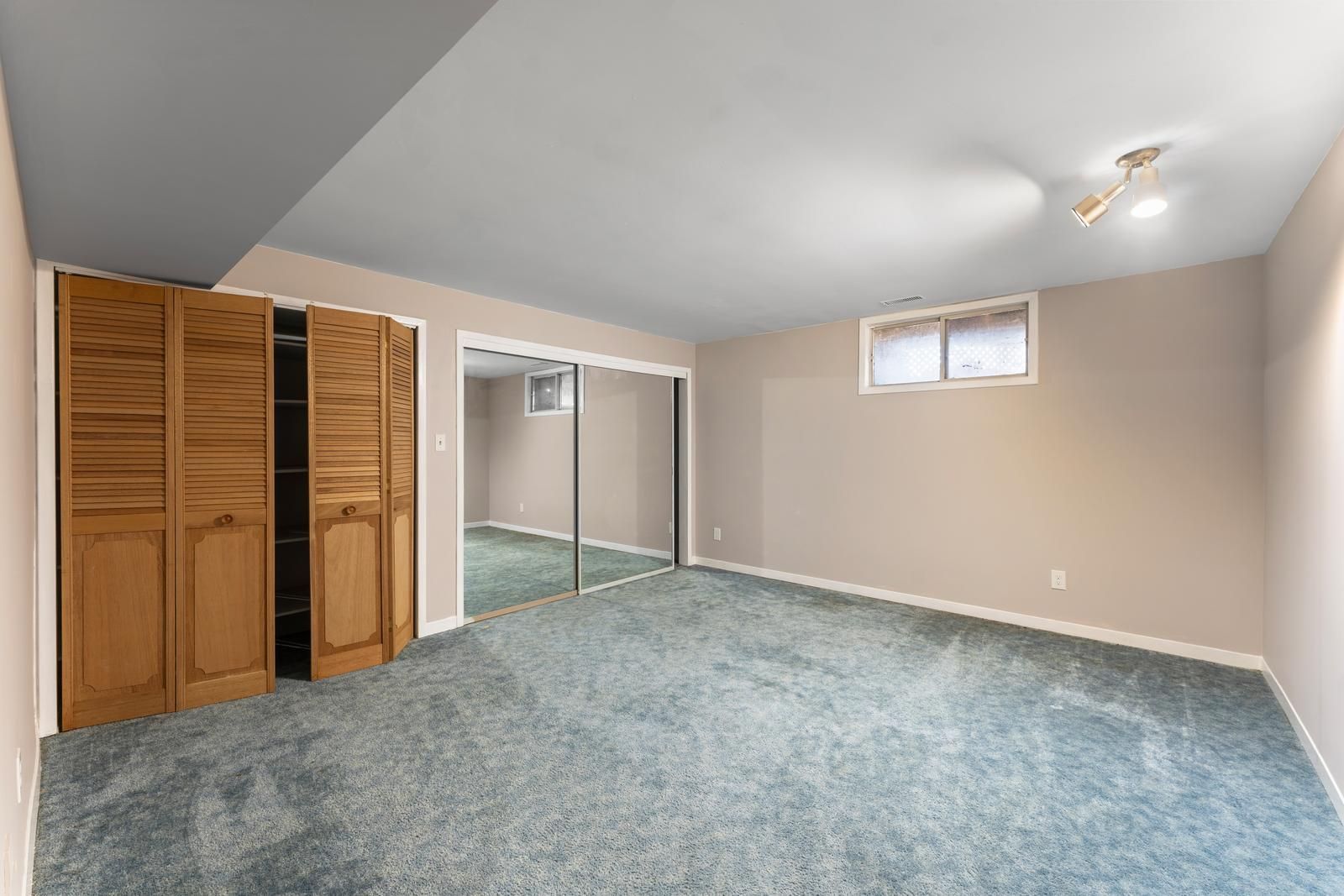 16 Millwood Parkway