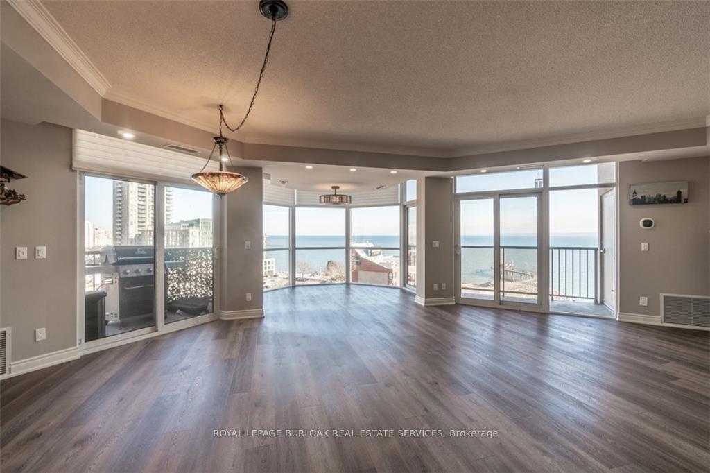 2 Bedrooms Condo at 1477 Lakeshore,  Burlington For sale