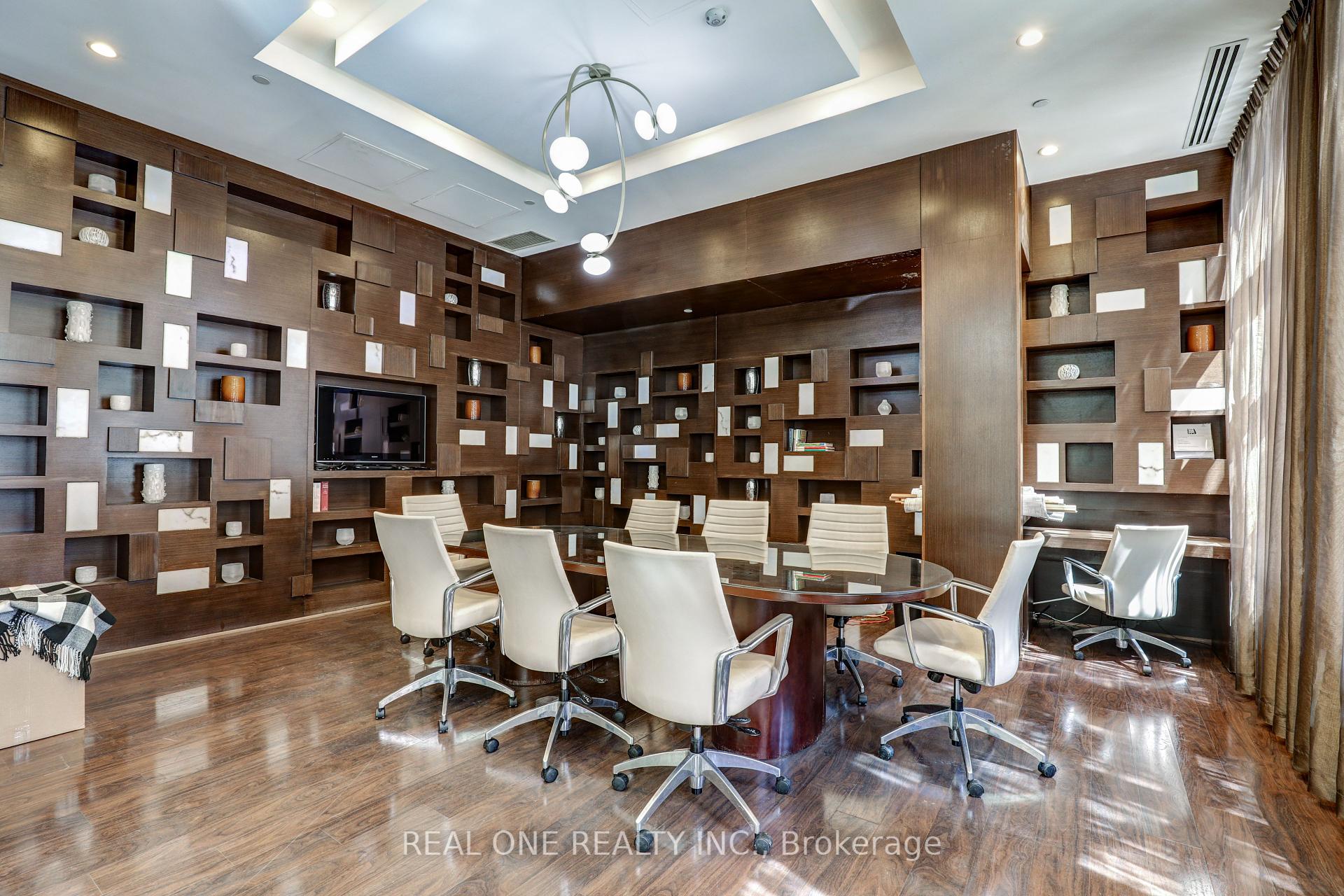 2 Bedrooms Condo at 500 Doris, Toronto For sale