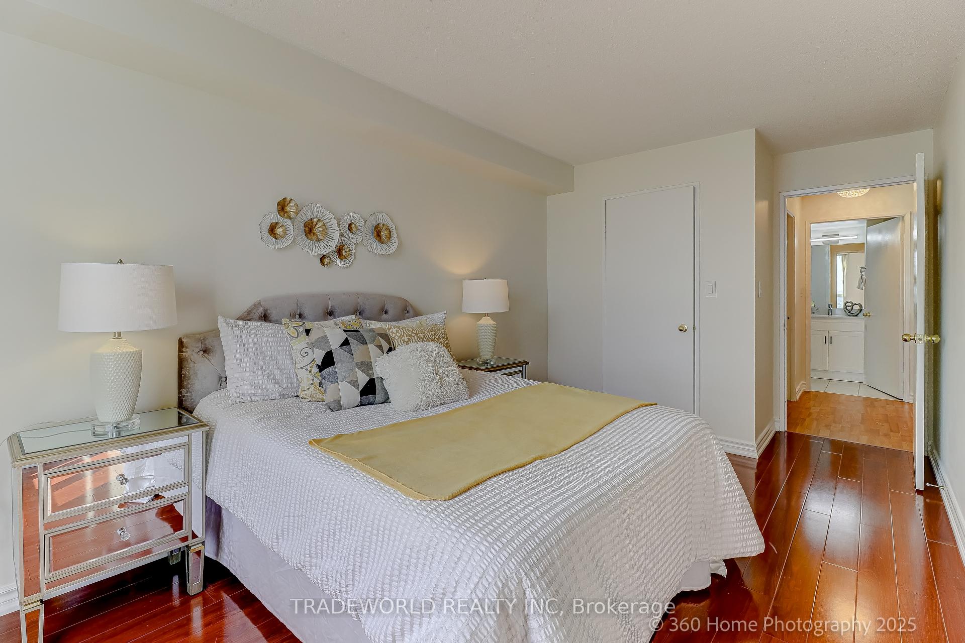 3 Bedrooms Condo at 155 Hillcrest, Mississauga For sale