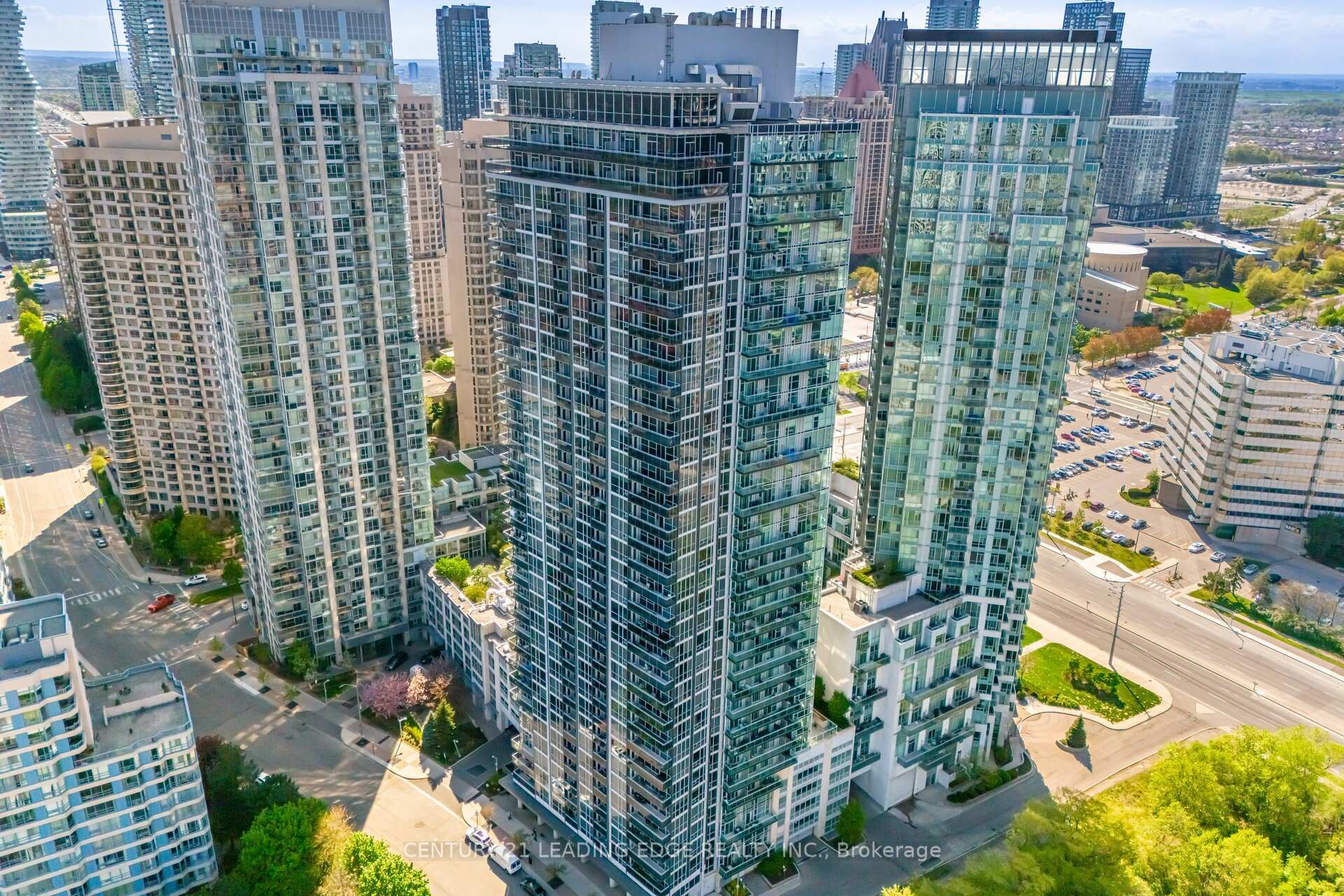 3 Bedrooms Co-op at 223 Webb, Mississauga For sale
