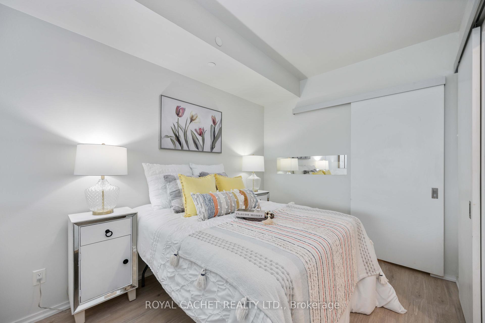 2 Bedrooms Condo at 197 Yonge,  Toronto For sale