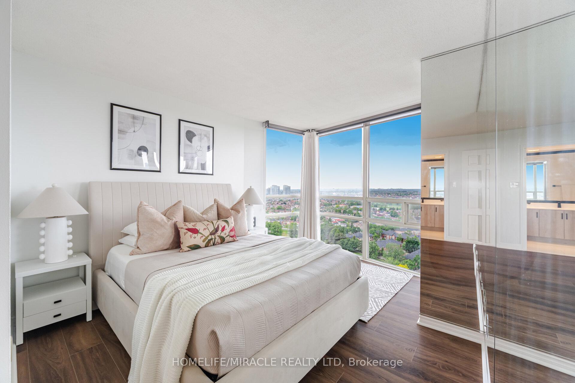 2 Bedrooms Condo at 50 Eglinton, Mississauga For sale