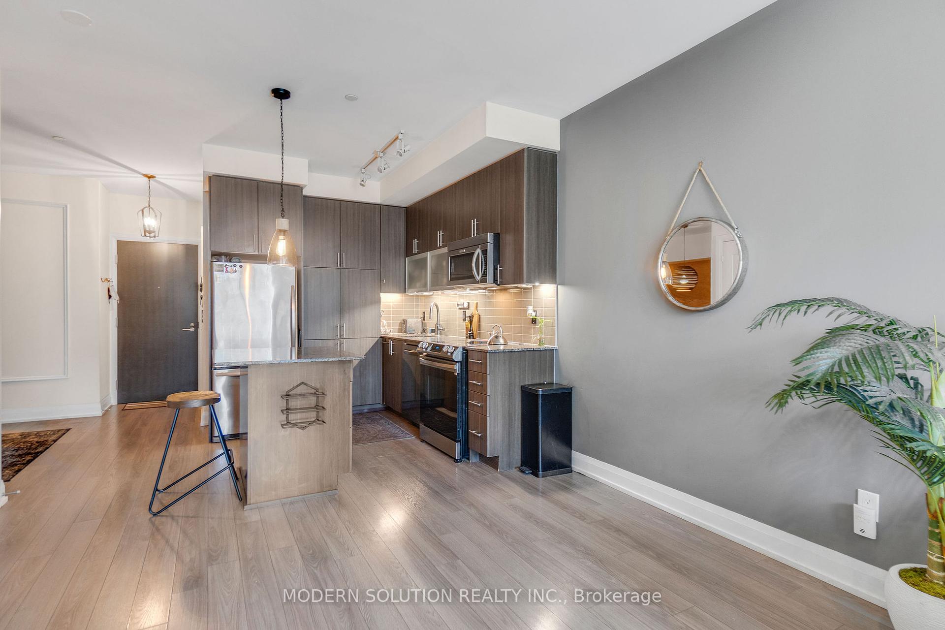 2 Bedrooms Condo at 18 Graydon Hall, Toronto For sale