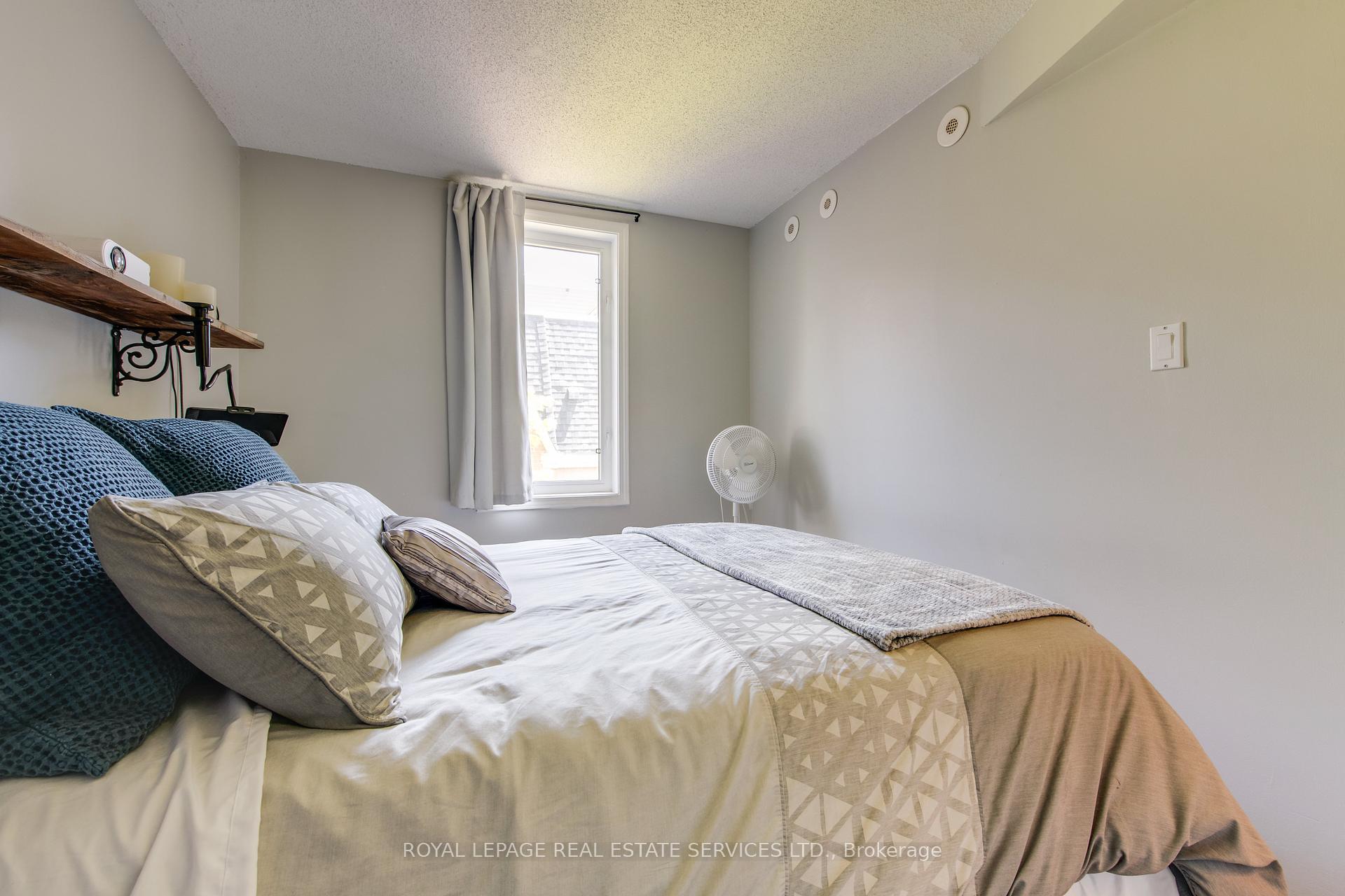 2 Bedrooms Condo at 29 canniff, Toronto For sale