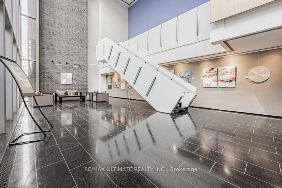2 Bedrooms Condo at 33 Charles, Toronto For sale