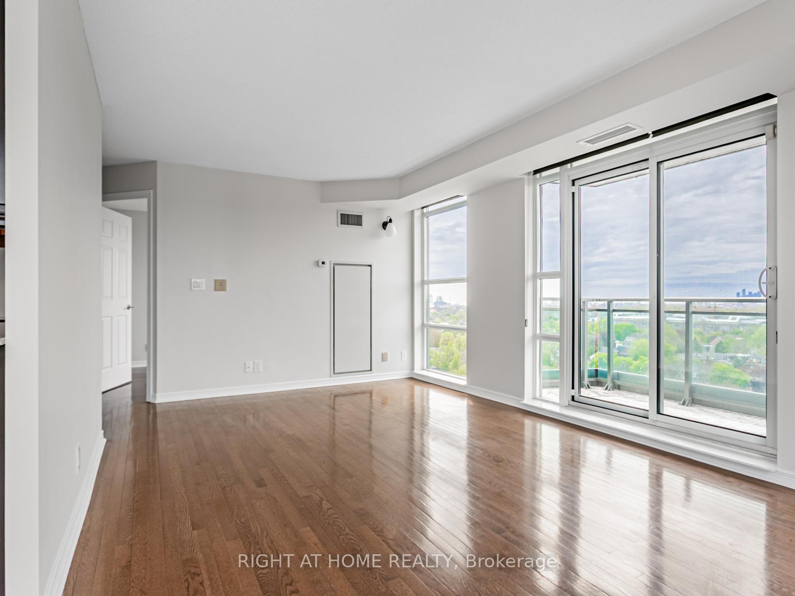 2 Bedrooms Condo at 736 Spadina, Toronto For sale