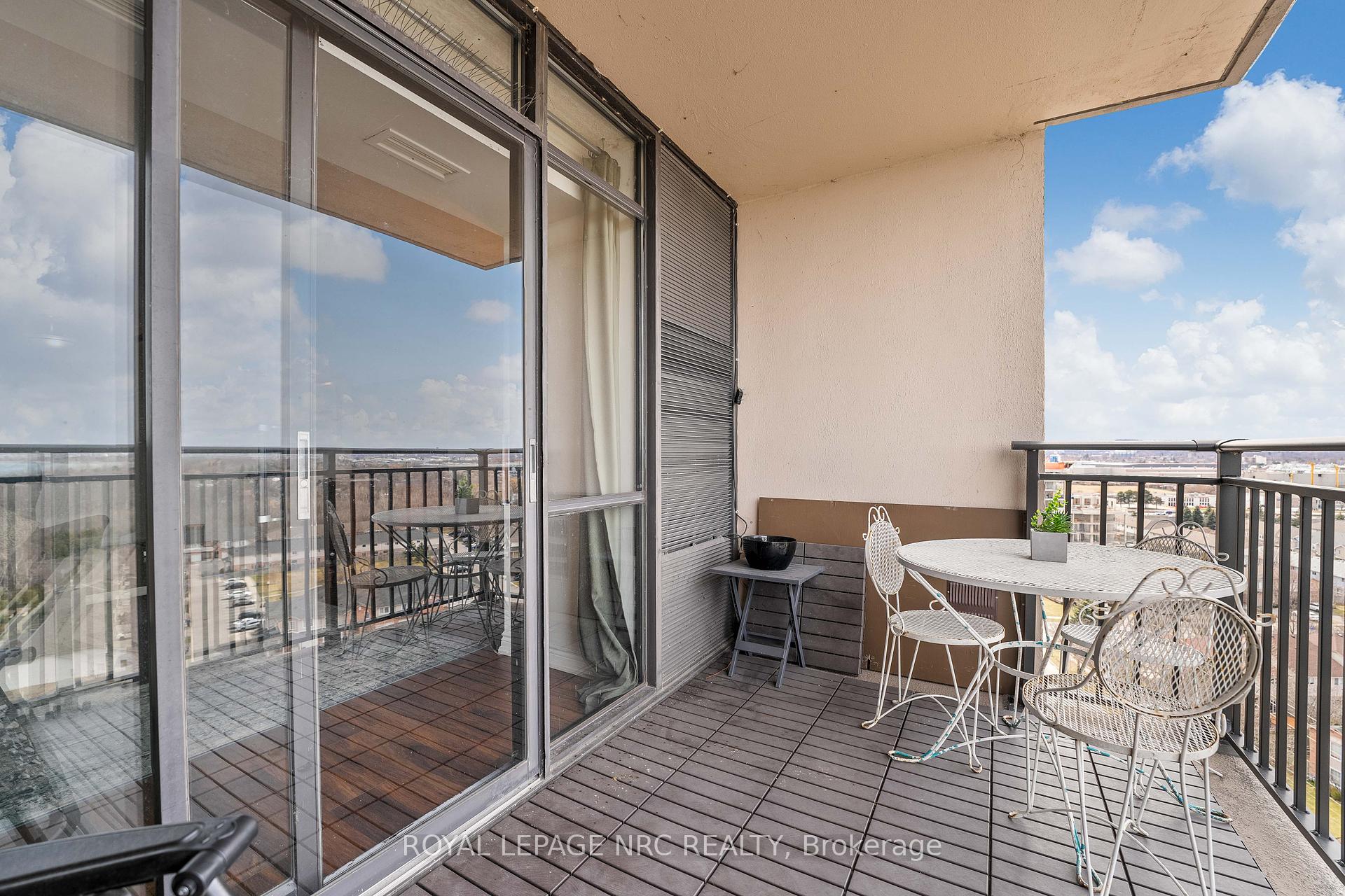 2 Bedrooms Condo at 500 GREEN, Hamilton For sale