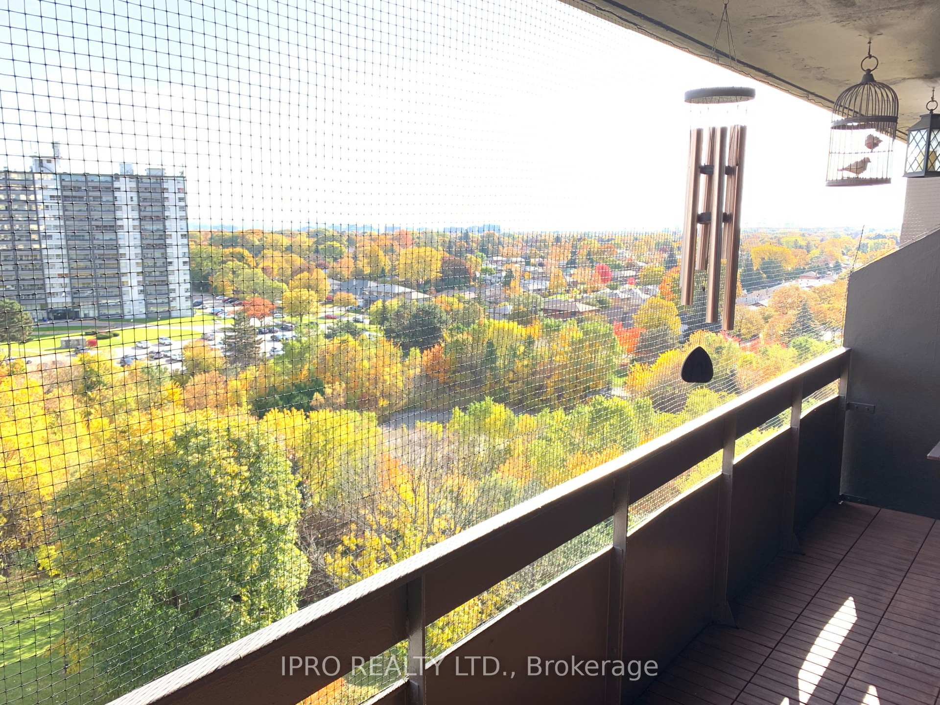 3 Bedrooms Condo at 11 Wincott,  Toronto For sale