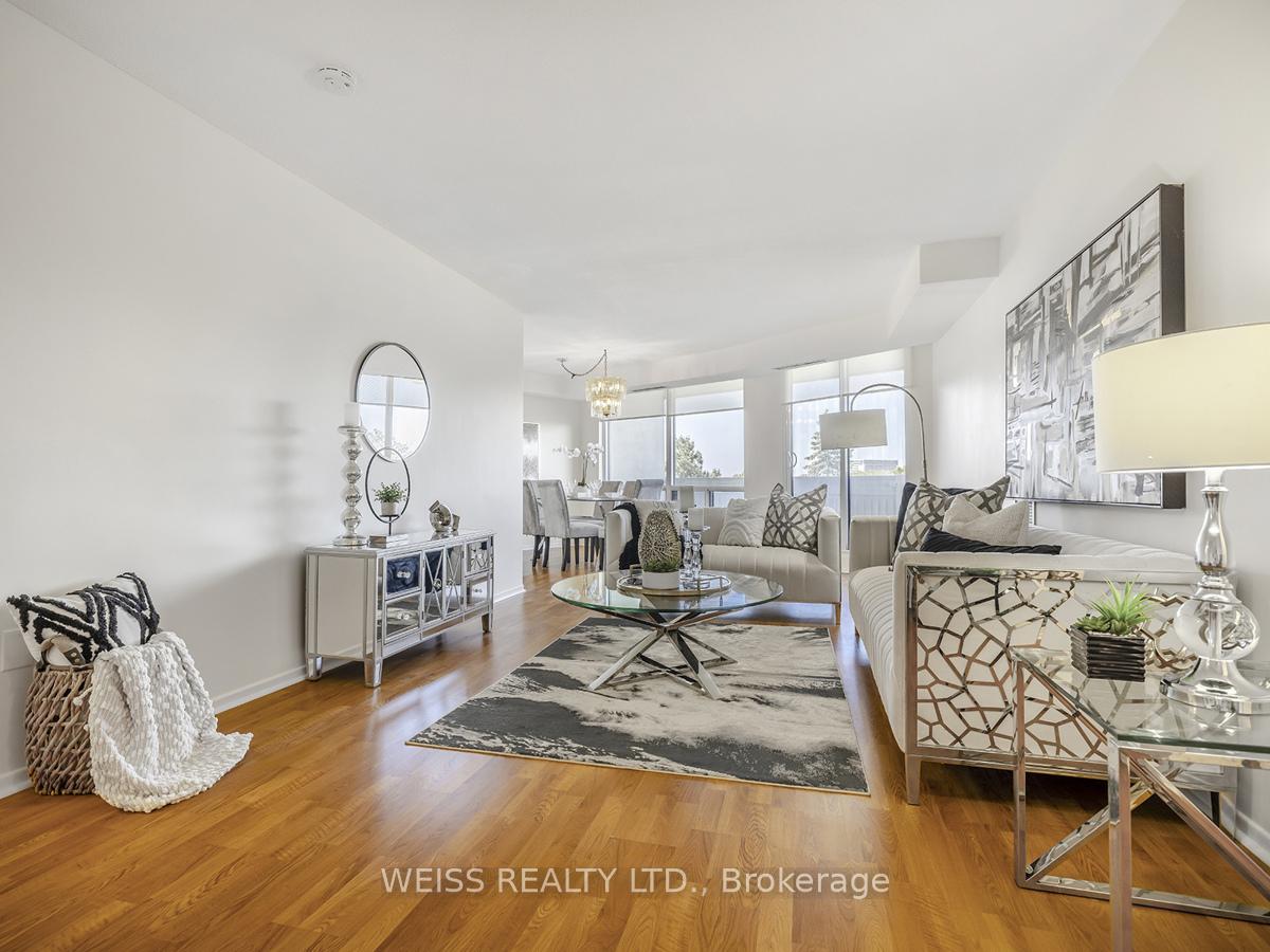 3 Bedrooms Condo at 150 Neptune,  Toronto For sale