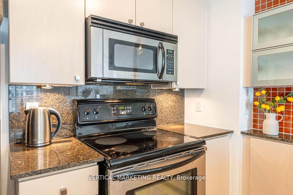 2 Bedrooms Condo at 11 Brunel, Toronto For sale