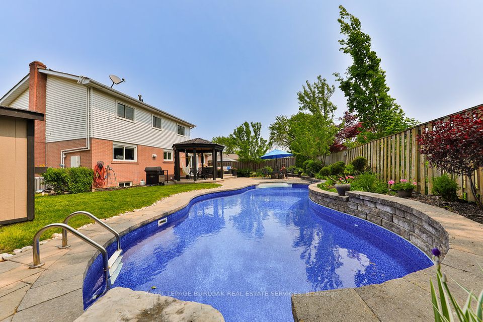1496 Clinton