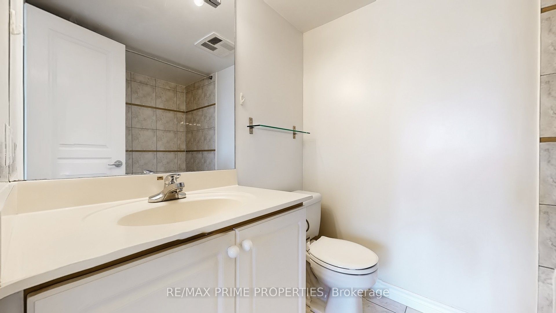 9015 Leslie Street, #301