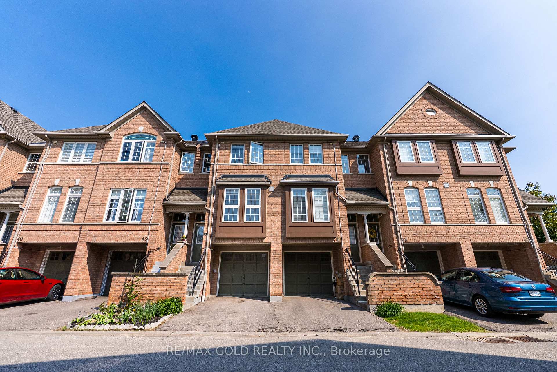 3 Bedrooms Condo at 50 Strathaven, Mississauga For sale