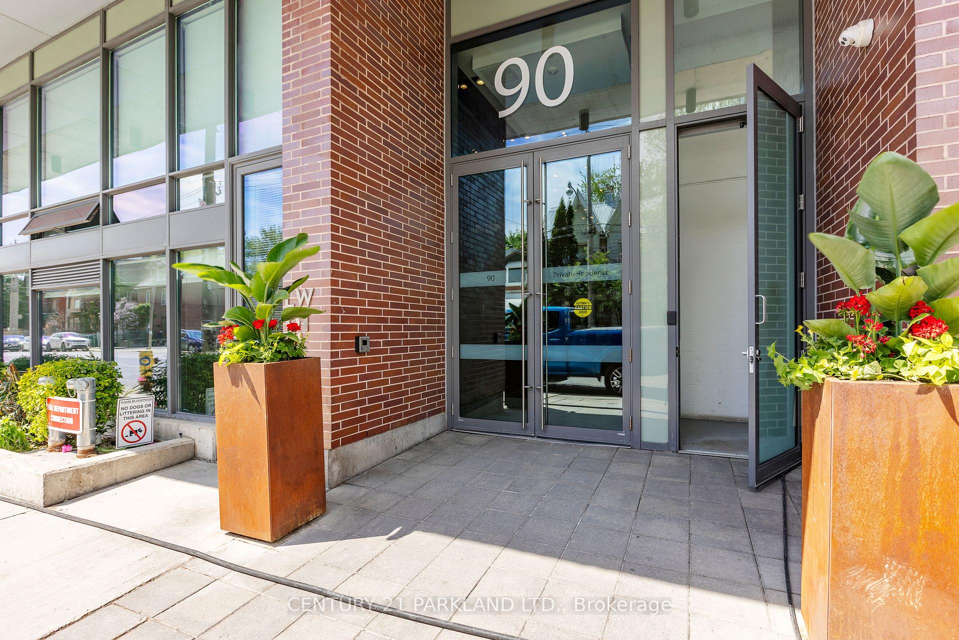 2 Bedrooms Condo at 90 Broadview, Toronto For sale