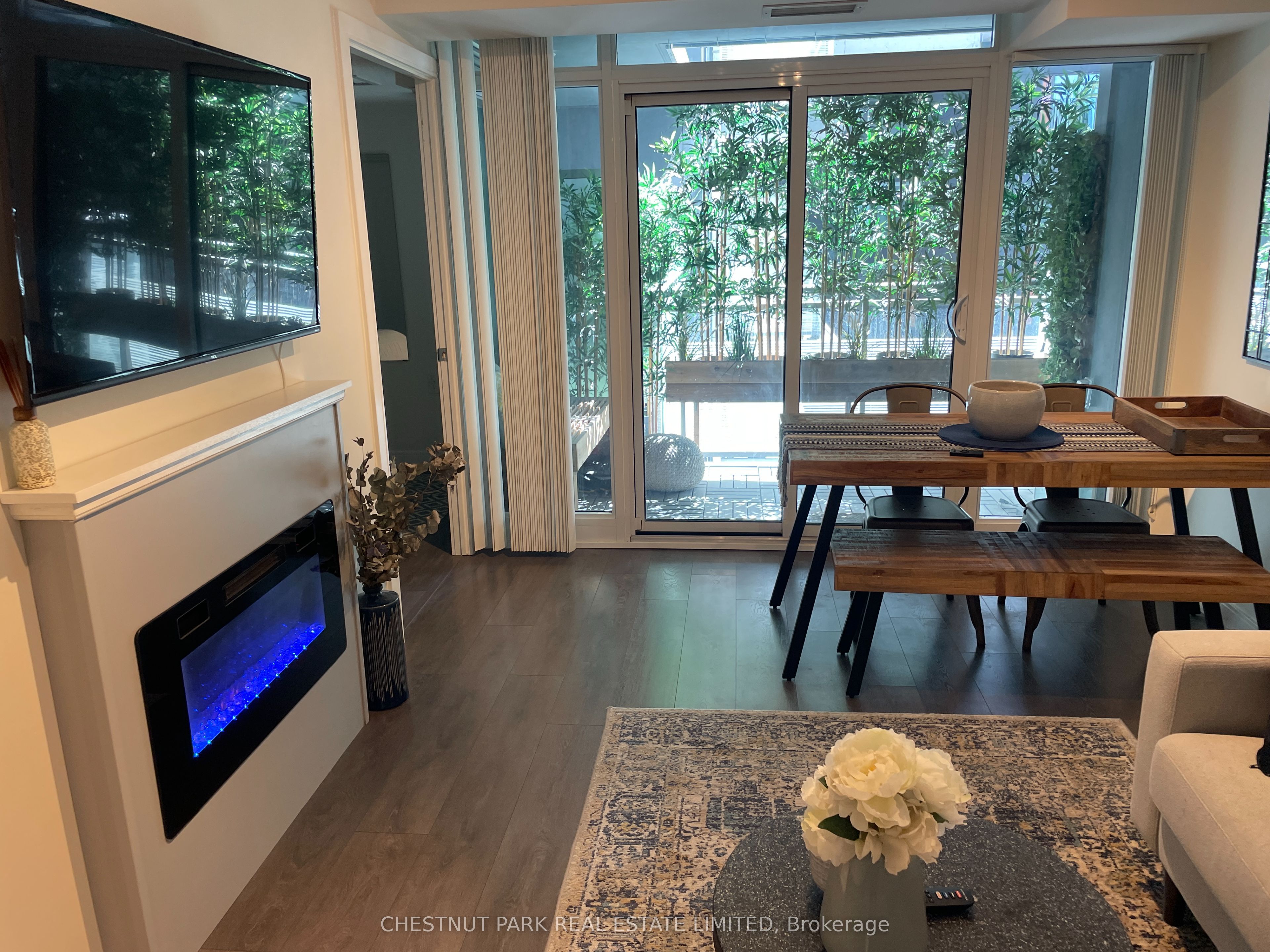 525 Adelaide Street W, #701