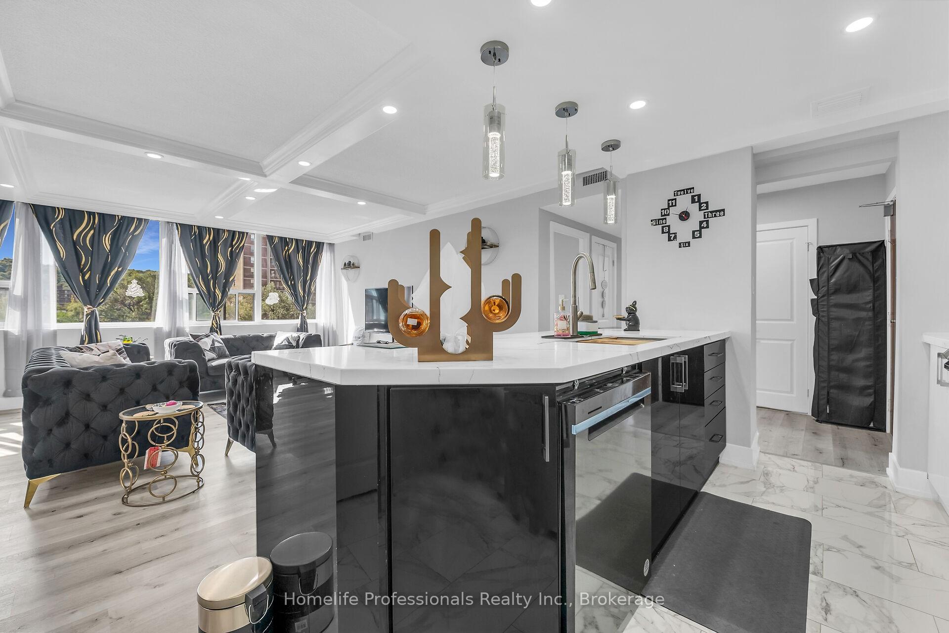 2 Bedrooms Condo at 120 Duke,  Hamilton For sale