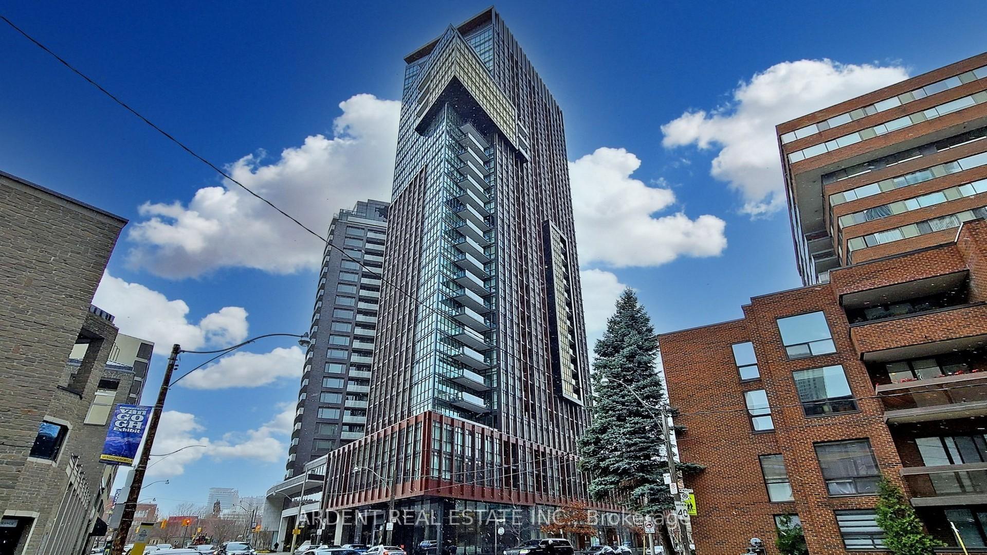 3 Bedrooms Condo at 32 Davenport,  Toronto For sale