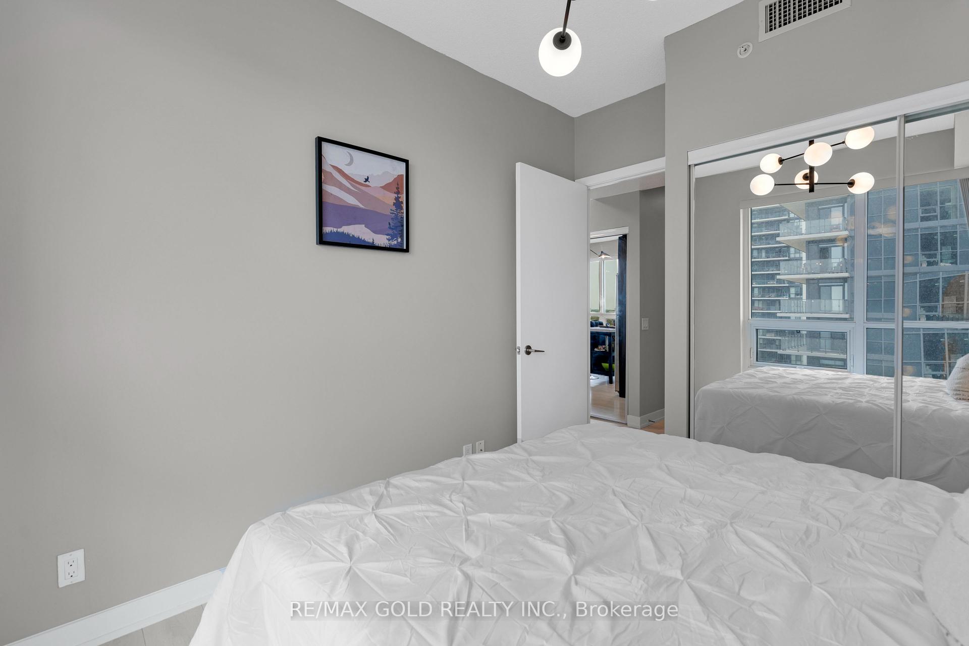 3 Bedrooms Condo at 2212 Lakeshore, Toronto For sale