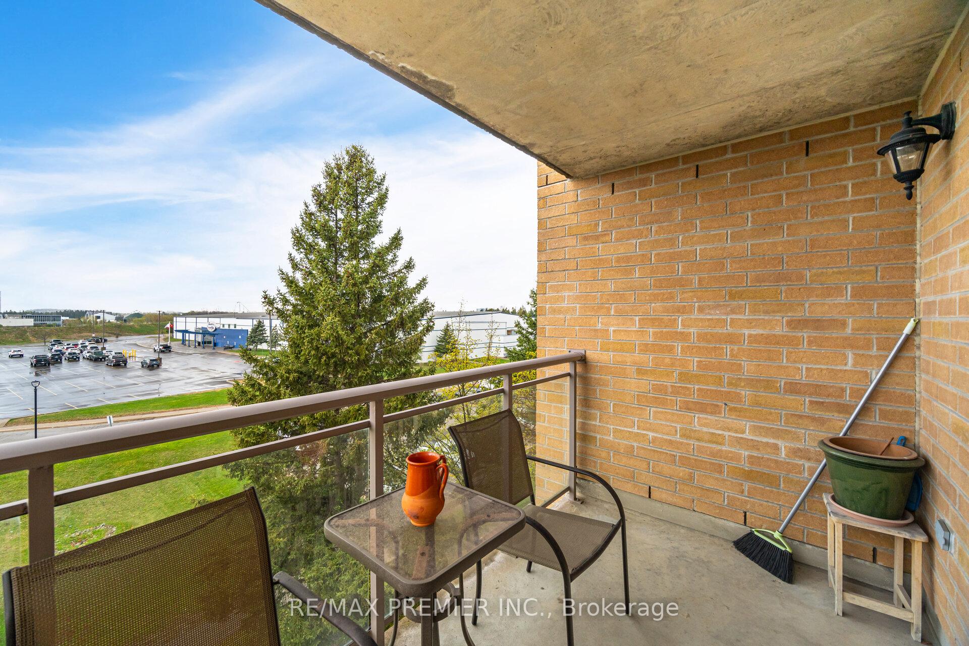 1 Bedroom Condo at 2502 Rutherford,  Vaughan For sale