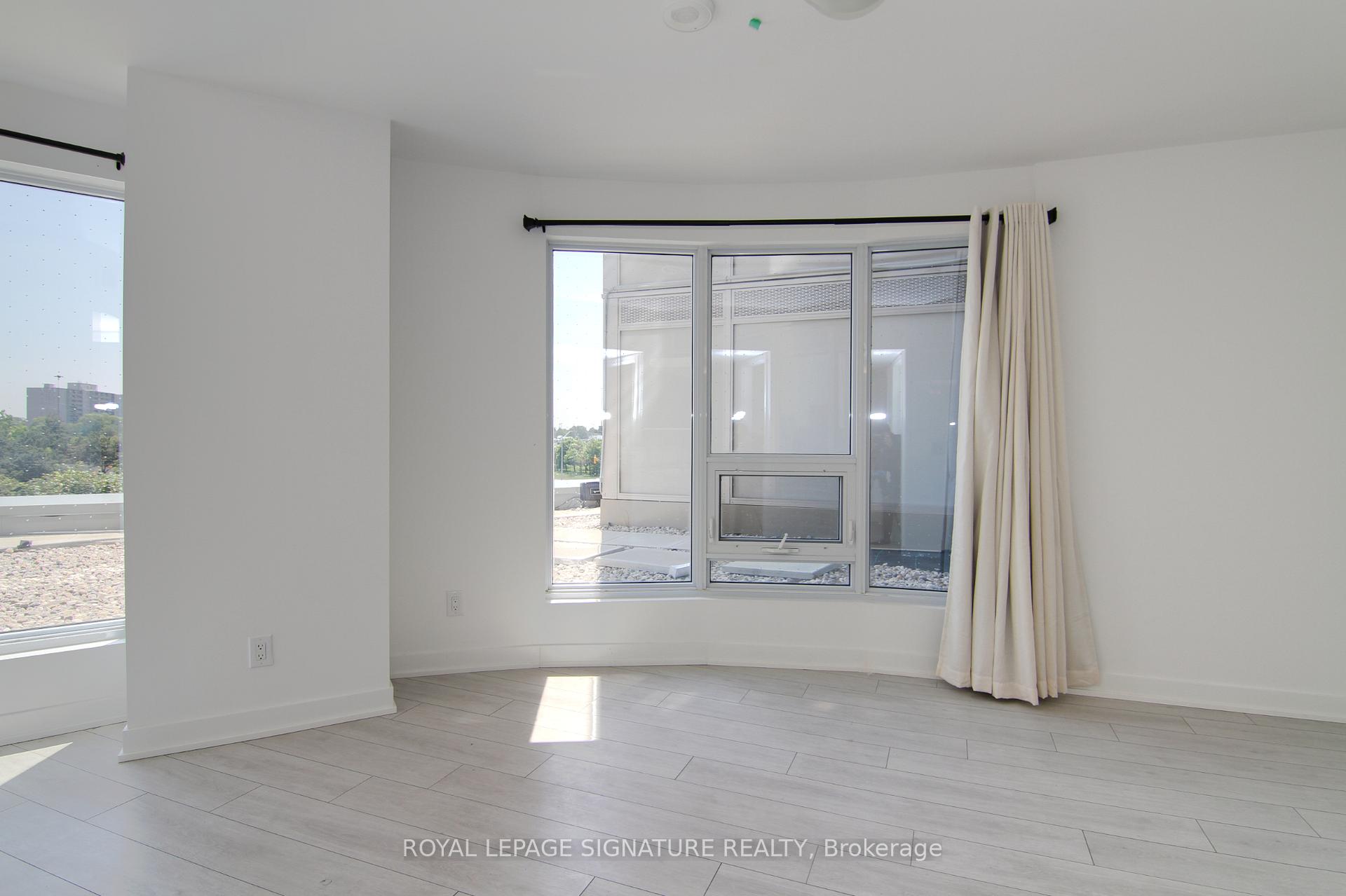 3 Bedrooms Condo at 2033 Kennedy, Toronto For sale