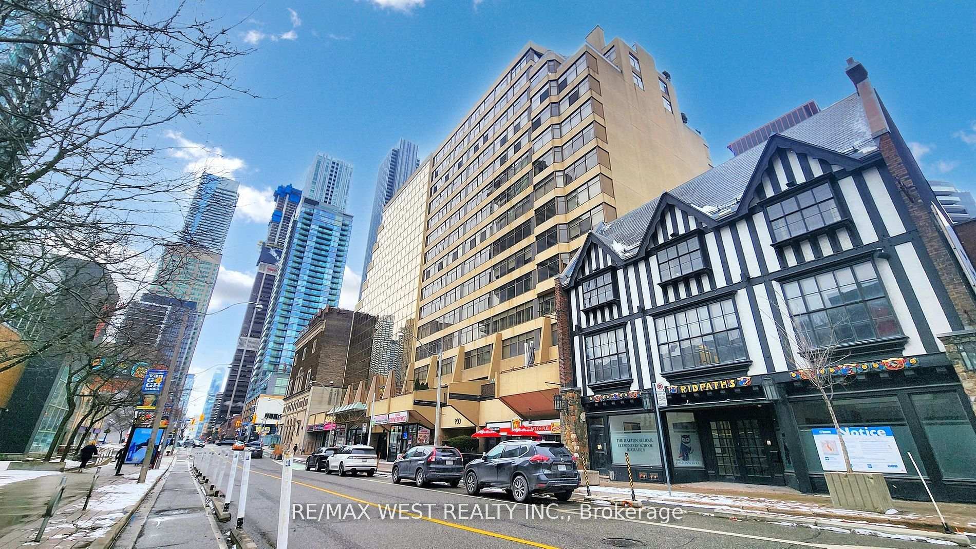 2 Bedrooms Condo at 900 Yonge, Toronto For sale