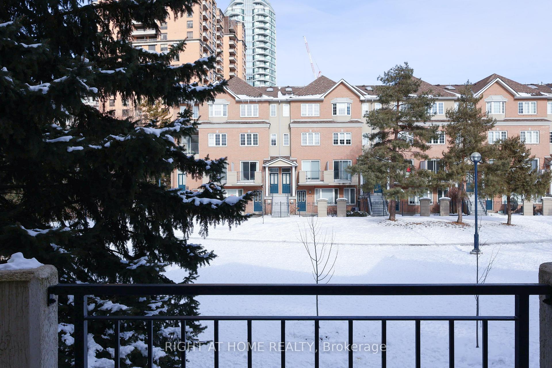 4 Bedrooms Condo at 821 Grandview, Toronto For sale