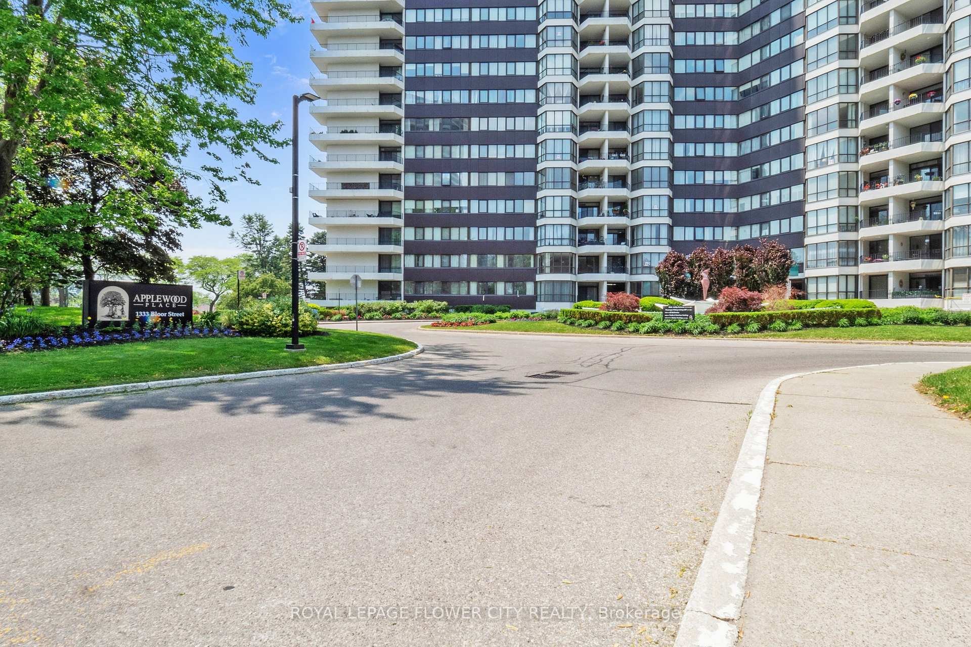 1 Bedroom Condo at 1333 Bloor, Mississauga For sale