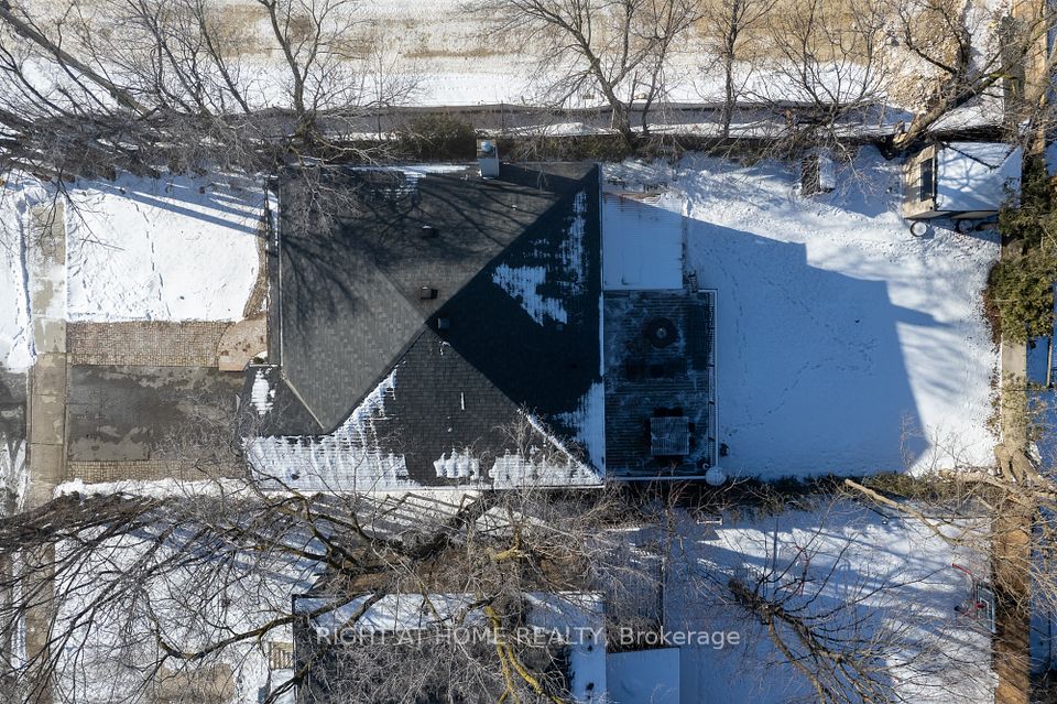https://trreb-image.ampre.ca/4kUnGF1hDeCh_2m9Rid9kOeSMWSnKJ_n51U0seJEp6g/rs:fit:960:960/wm:.5:so:0:50:.4/wmsh:10/wmt:PHNwYW4gZm9yZWdyb3VuZD0nd2hpdGUnIGZvbnQ9JzY4Jz5SSUdIVCBBVCBIT01FIFJFQUxUWSwgQnJva2VyYWdlPC9zcGFuPg/L3RycmViL2xpc3RpbmdzLzQwLzcwLzQzLzYxL3AvMzk3ZTQwYmMtMTExYS00ZDY5LTg5MmYtM2EwNWNjYjU1MzEzLmpwZw.jpg