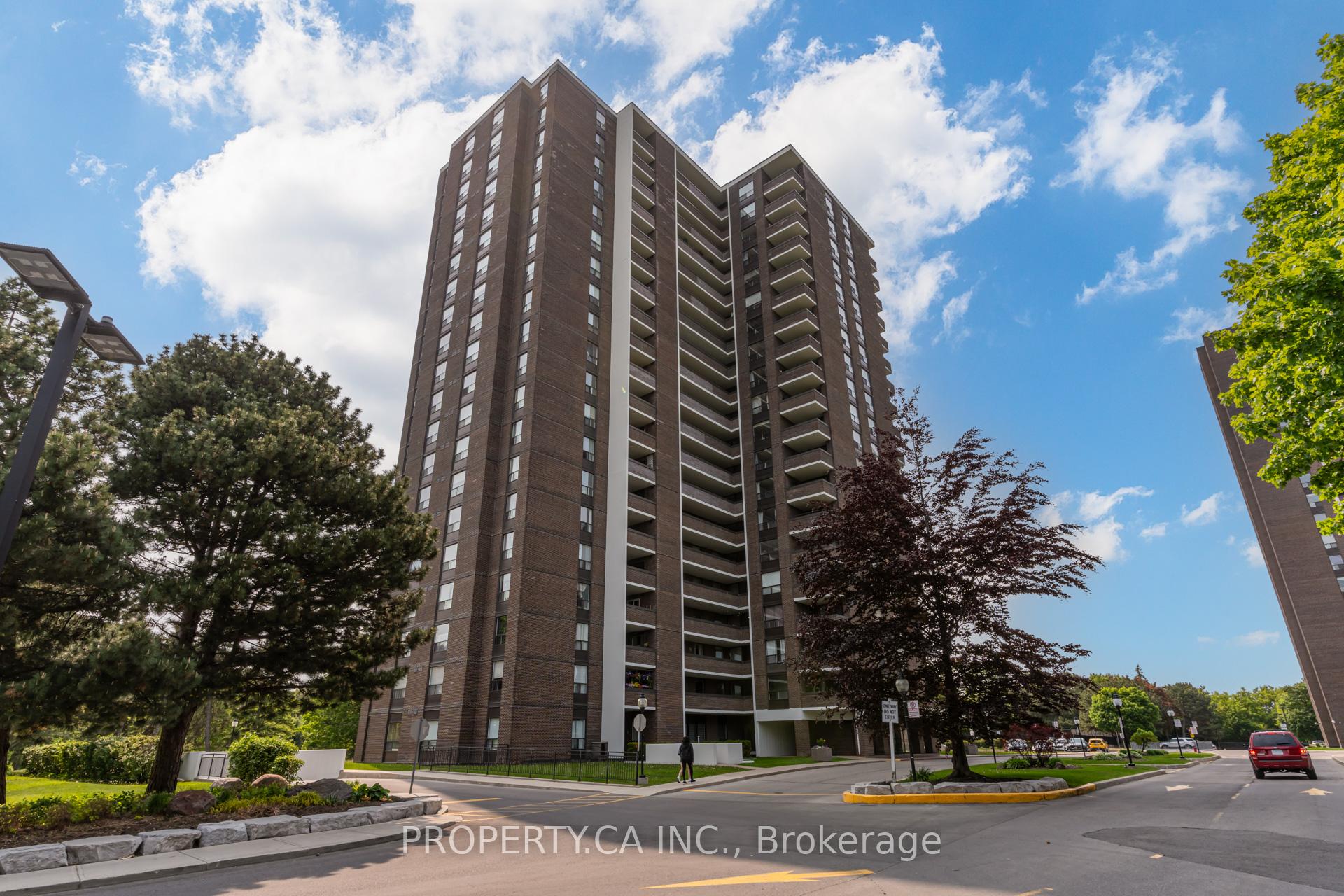 3 Bedrooms Condo at 1515 Lakeshore, Mississauga For sale