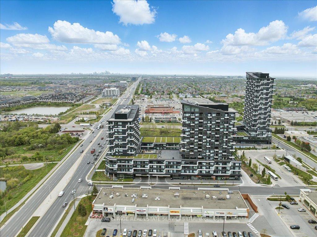 3 Bedrooms Condo at 2489 Taunton, Oakville For sale