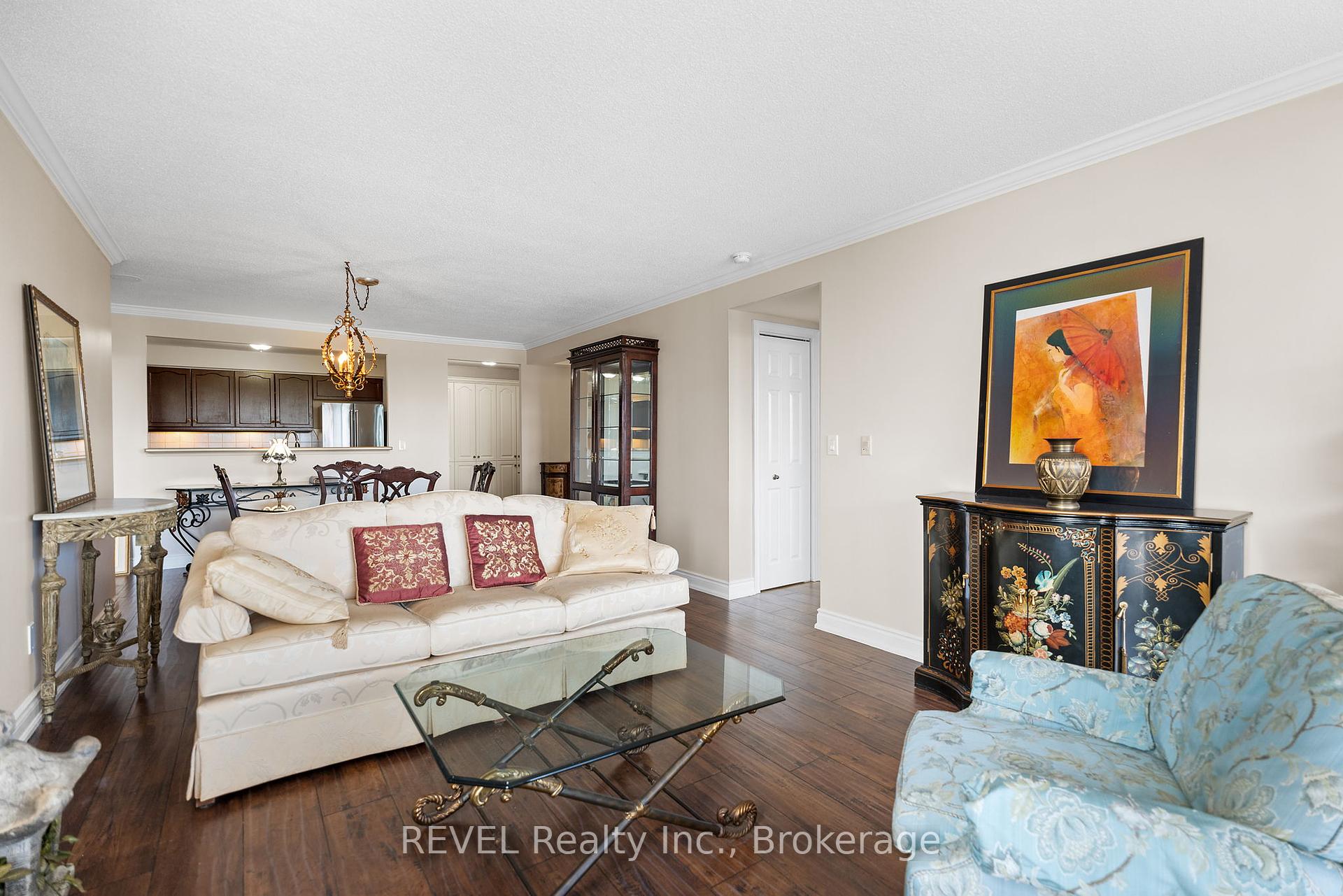 2 Bedrooms Condo at 442 Maple, Burlington For sale