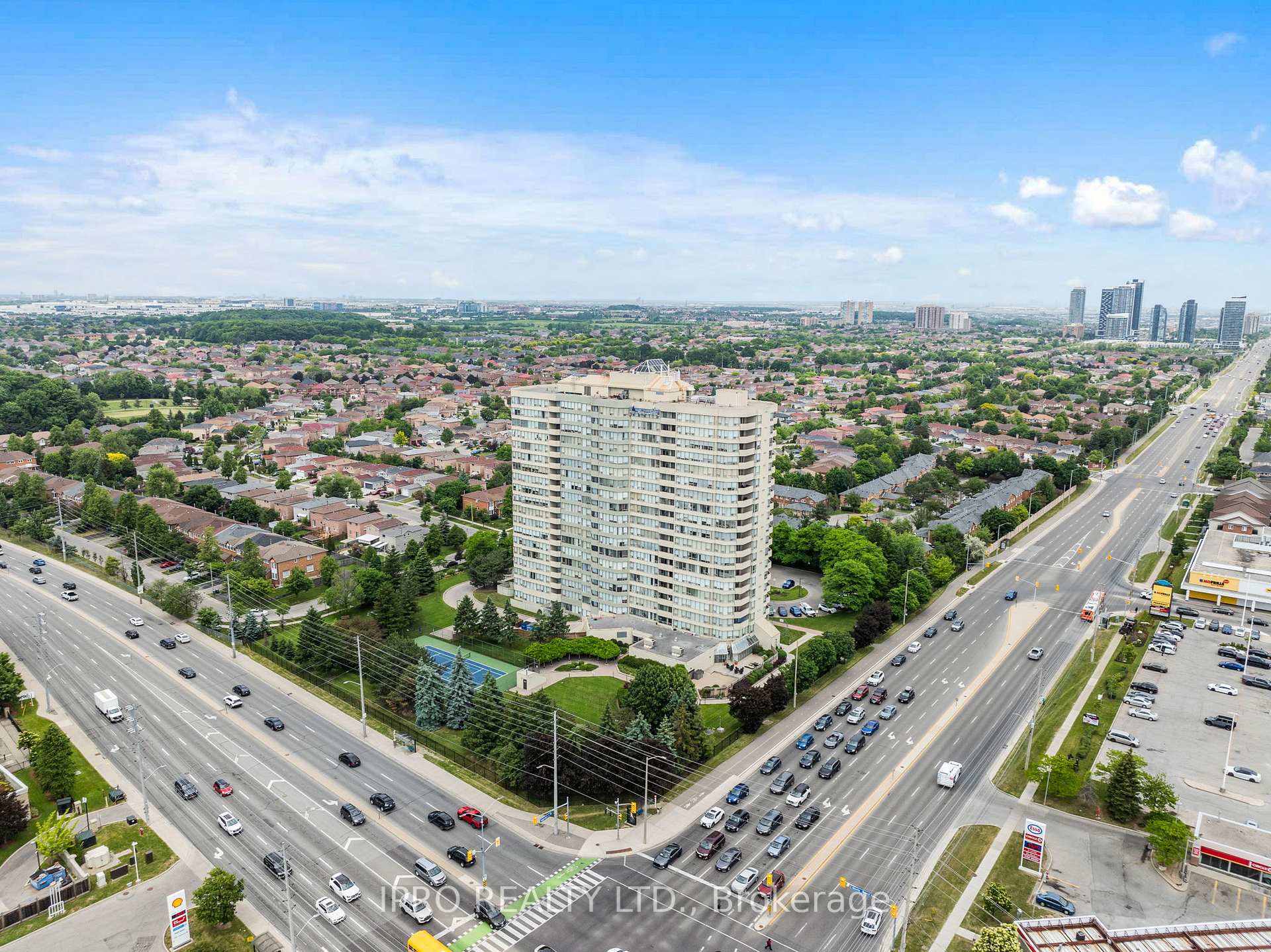 3 Bedrooms Condo at 700 Constellation, Mississauga For sale