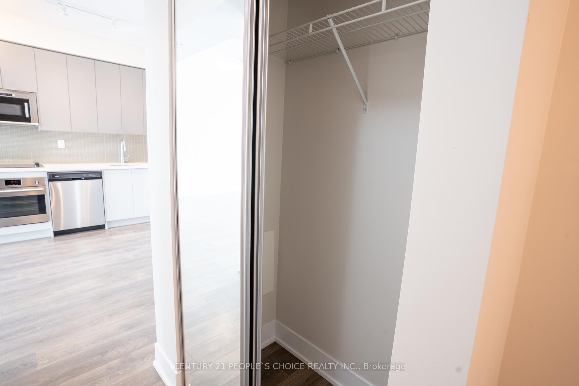 3 Bedrooms Condo at 2908 Highway 7, Vaughan For sale