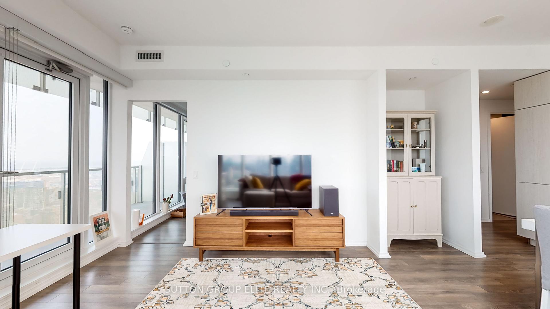 2 Bedrooms Condo at 197 YONGE, Toronto For sale
